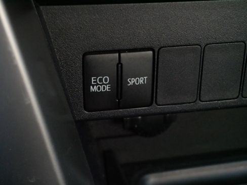 Used 2014 Toyota RAV4 LE image 28