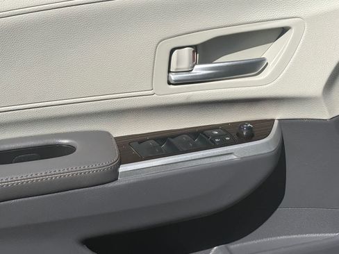 Used 2024 Toyota Sienna XLE image 16