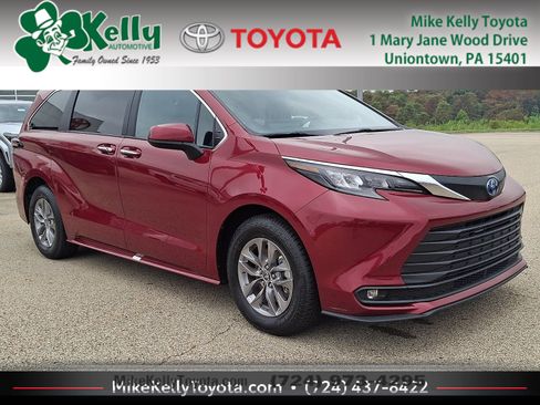 Certified 2025 Toyota Sienna XLE FWD image 1