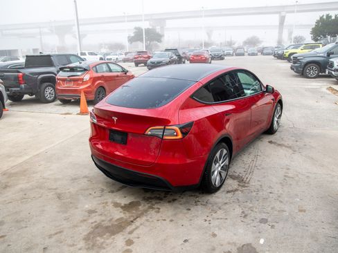 Used 2021 Tesla Model Y 2WD image 7