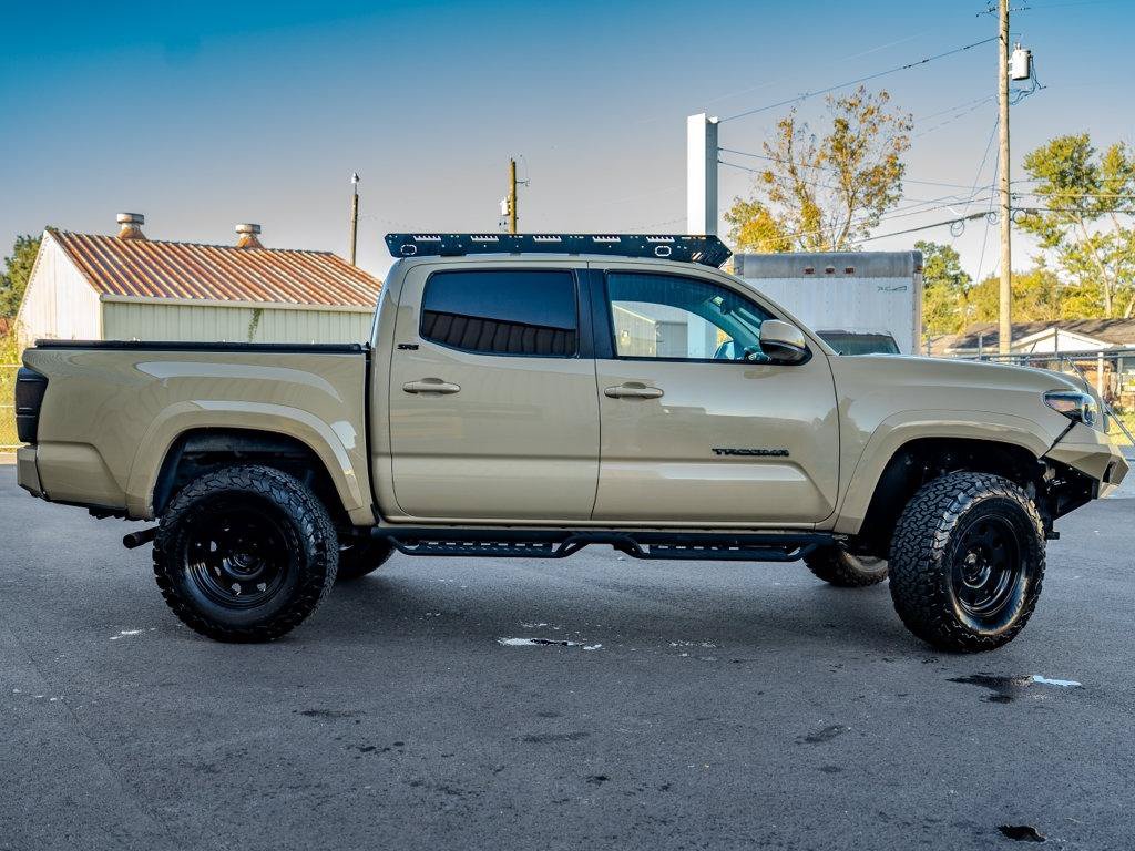 Used 2019 Toyota Tacoma SR5 AWD/4WD image 2