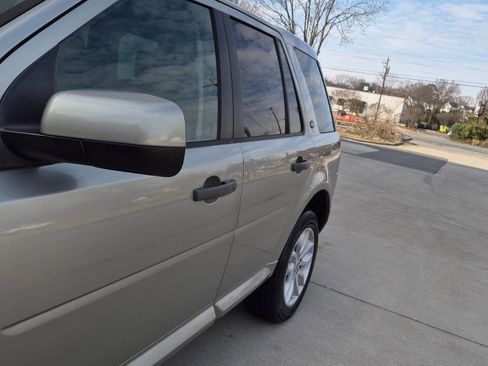 Used 2012 Land Rover LR2 HSE image 17