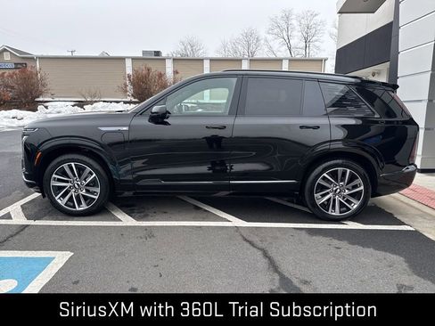 Used 2026 Cadillac Vistiq Sport image 4