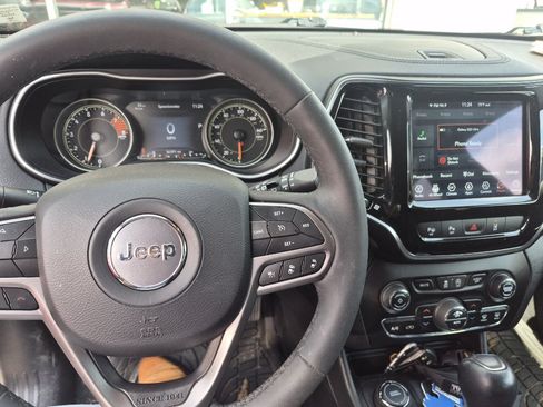 Used 2022 Jeep Cherokee Limited AWD/4WD image 3