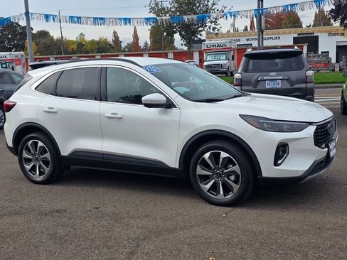 Used 2023 Ford Escape Platinum w/ Premium Technology Package image 3