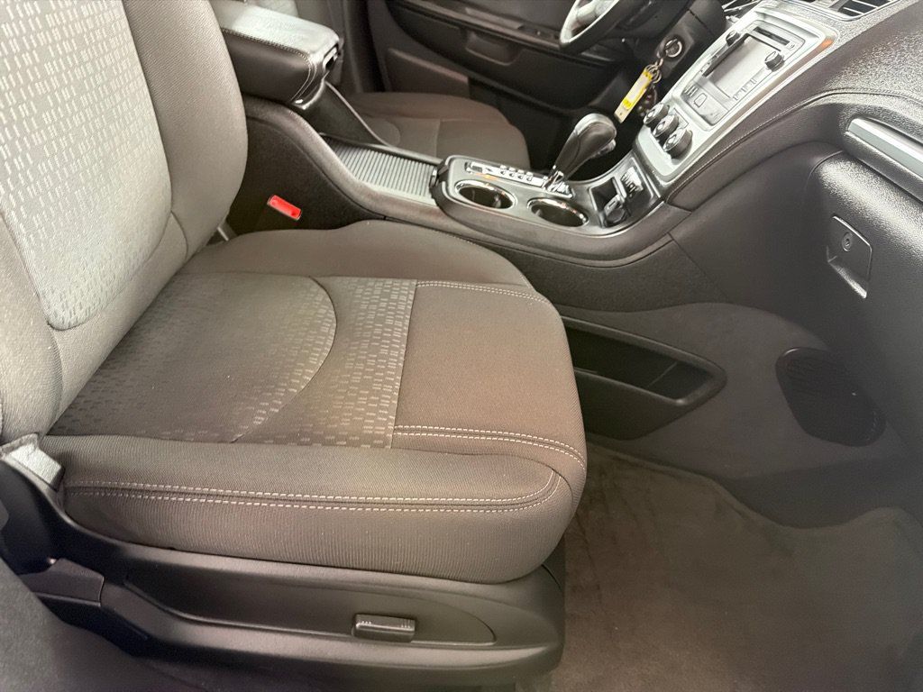 Used 2015 GMC Acadia SLE FWD image 24