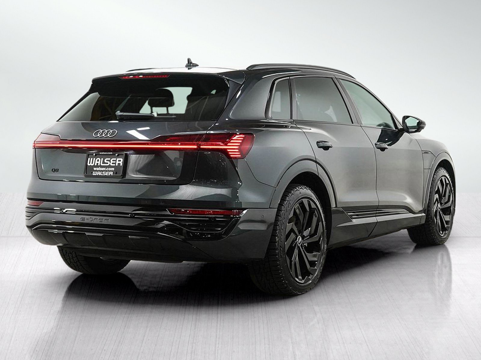 Used 2024 Audi Q8 e-tron Premium Plus AWD/4WD image 5