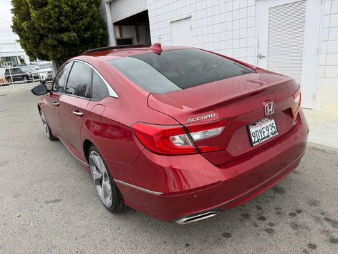 Used 2018 Honda Accord Touring image 4