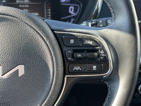 Certified 2022 Kia Niro EX Premium image 30