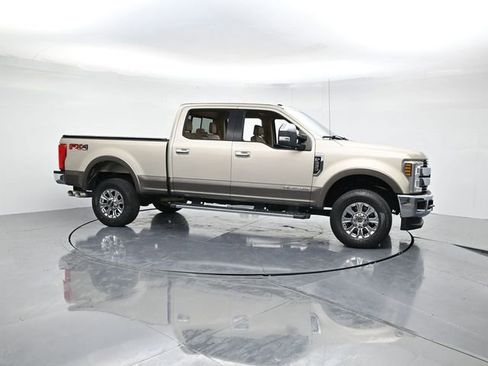 Used 2018 Ford F250 Lariat w/ Chrome Package image 3