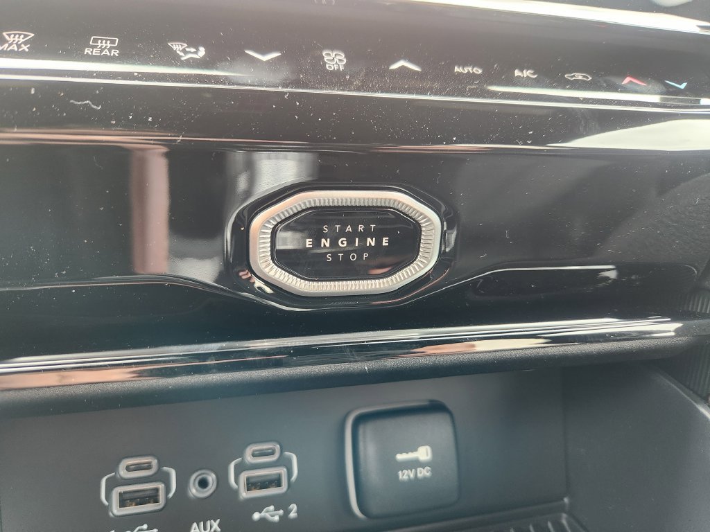 New 2026 Jeep Grand Cherokee Altitude AWD/4WD image 21