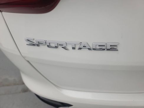 Used 2020 Kia Sportage EX image 12