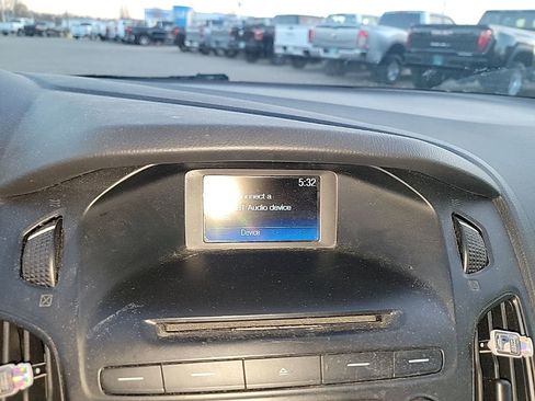 Used 2017 Ford Focus SE image 31