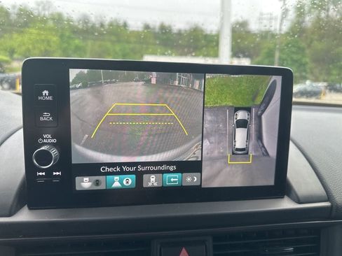 Used 2023 Honda Pilot TrailSport image 11