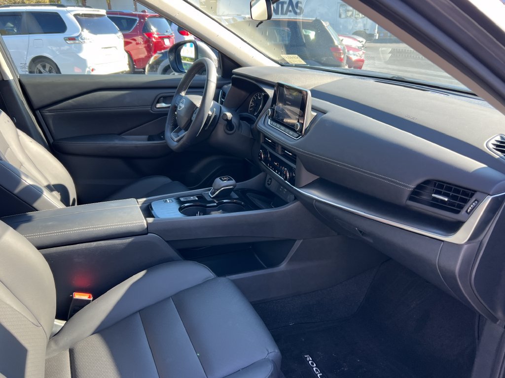 Used 2026 Nissan Rogue SV w/ SV Premium Package FWD image 15