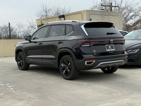New 2026 Volkswagen Taos SE FWD image 7