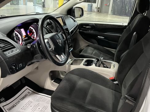Used 2016 Dodge Grand Caravan SXT w/ Rear Park Assist Package image 9