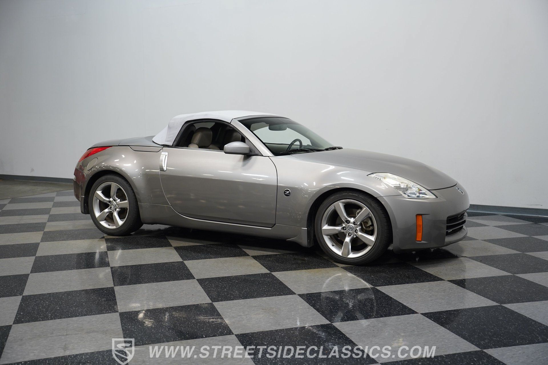 Used 2007 Nissan 350Z Touring RWD image 16