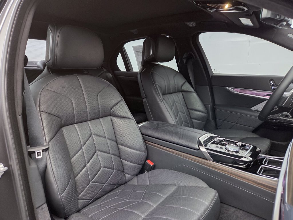 Certified 2023 BMW 760i xDrive AWD/4WD image 16