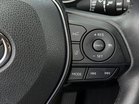 Used 2020 Toyota RAV4 XLE Premium FWD image 18
