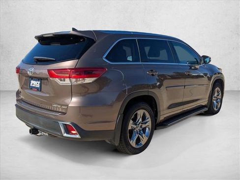 Used 2018 Toyota Highlander Limited Platinum image 5