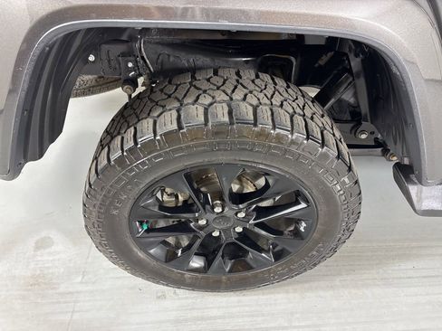 Used 2021 Jeep Gladiator Overland AWD/4WD image 11