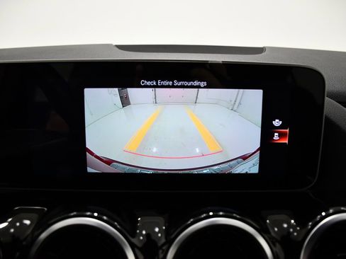 Used 2021 Mercedes-Benz GLA 250 w/ Premium Package image 16