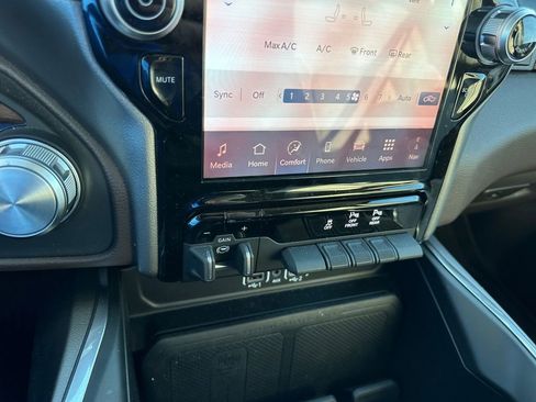 Used 2025 RAM 1500 Laramie image 20