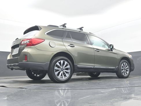 Used 2017 Subaru Outback 3.6R Touring AWD/4WD image 24