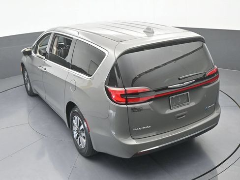Used 2022 Chrysler Pacifica Touring-L FWD image 53