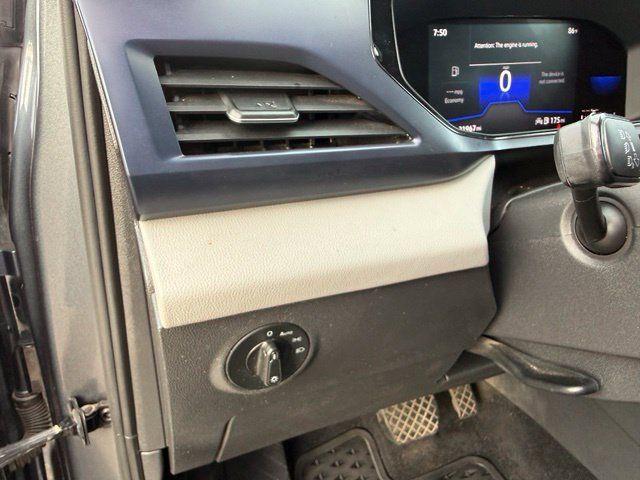 Used 2022 Volkswagen Taos SE FWD image 13