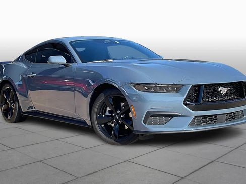 Used 2025 Ford Mustang Coupe image 3