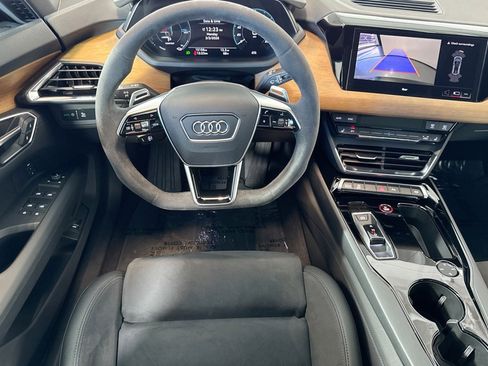 Used 2023 Audi e-tron GT Premium Plus image 20