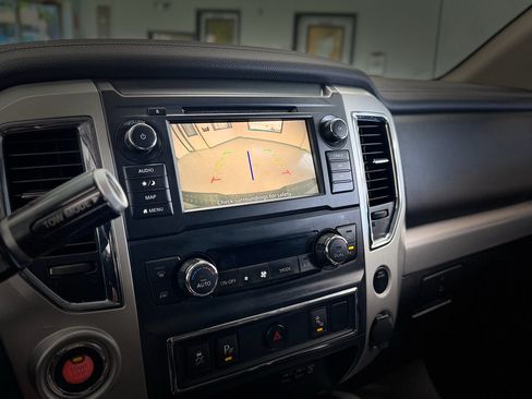 Used 2019 Nissan Titan PRO-4X AWD/4WD image 21