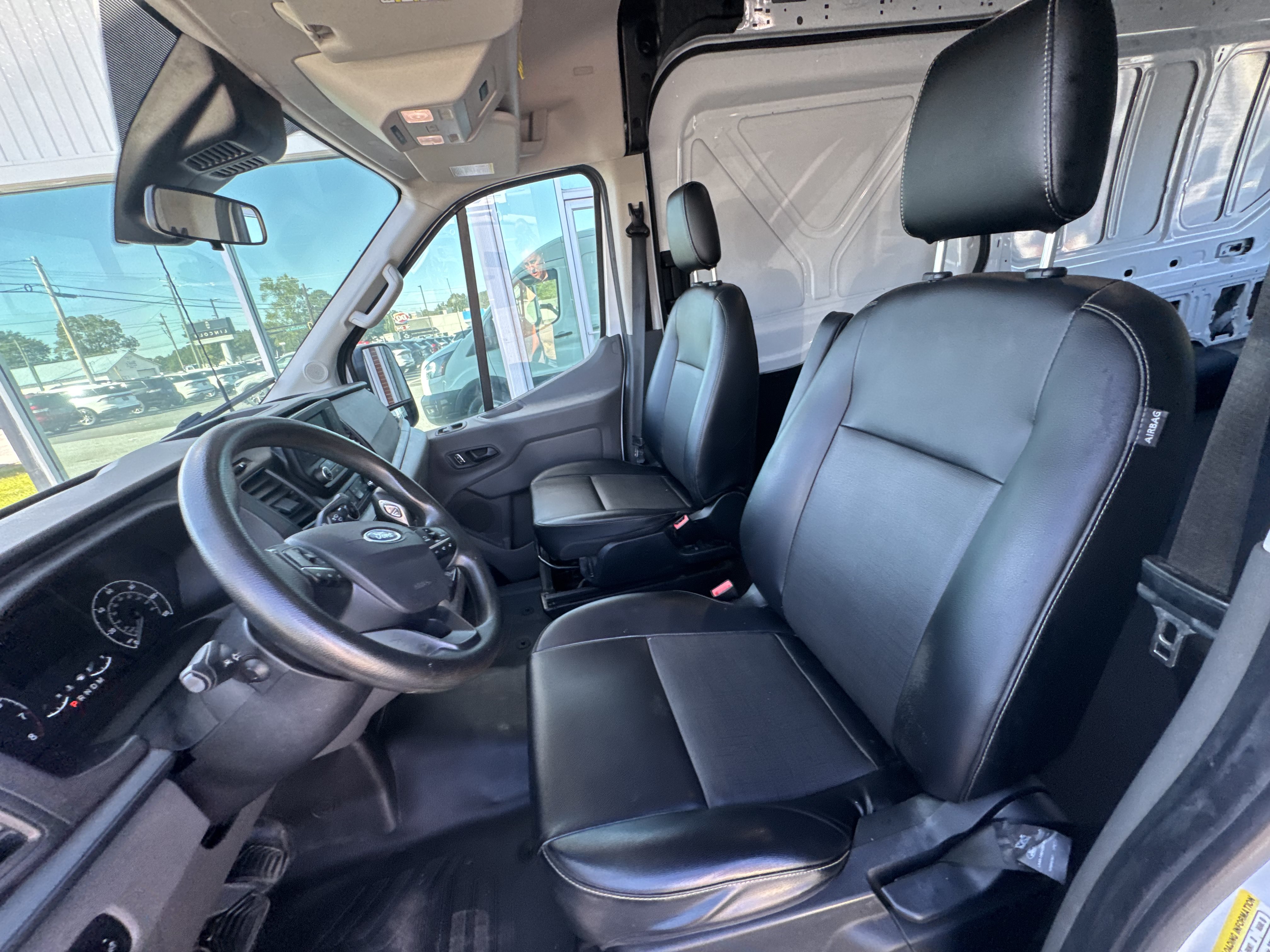 Used 2023 Ford Transit 250 Medium Roof RWD image 4