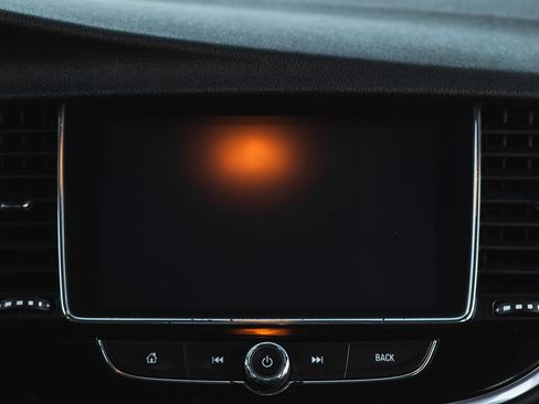 Used 2020 Buick Encore Essence image 12