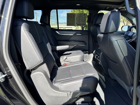Used 2024 GMC Acadia Elevation w/ Luxury Package AWD/4WD image 24