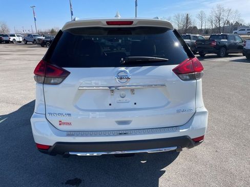 Used 2018 Nissan Rogue SV w/ Premium Package image 7