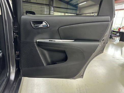 Used 2019 Dodge Journey SE w/ Premium Group image 16