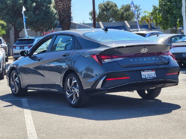 Used 2025 Hyundai Elantra Sport FWD image 3