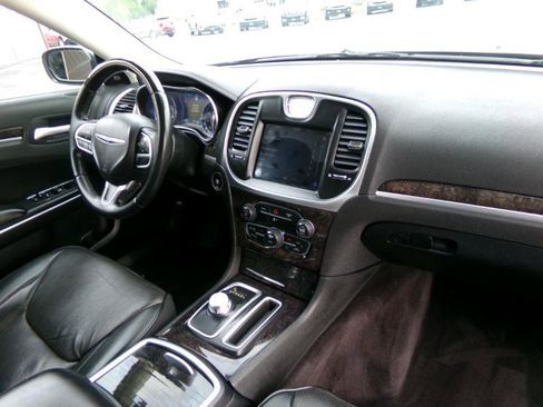 Used 2018 Chrysler 300 Limited image 35