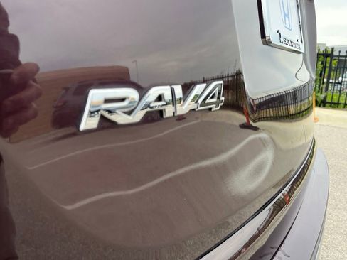 Used 2018 Toyota RAV4 XLE AWD/4WD image 26