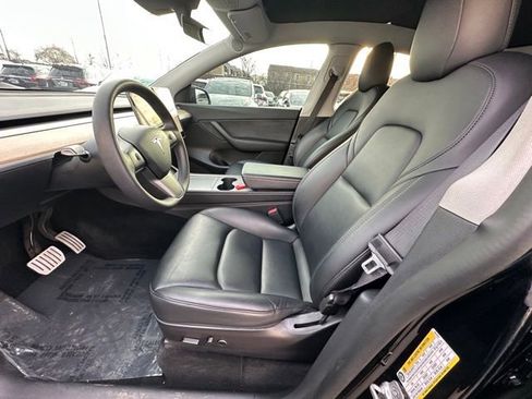 Used 2022 Tesla Model Y Performance image 8