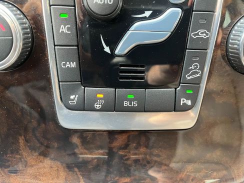 Used 2015 Volvo XC70 T6 w/ Proximity Package AWD/4WD image 33