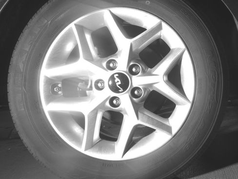 Used 2025 Kia Soul LX w/ LX Technology Package FWD image 17
