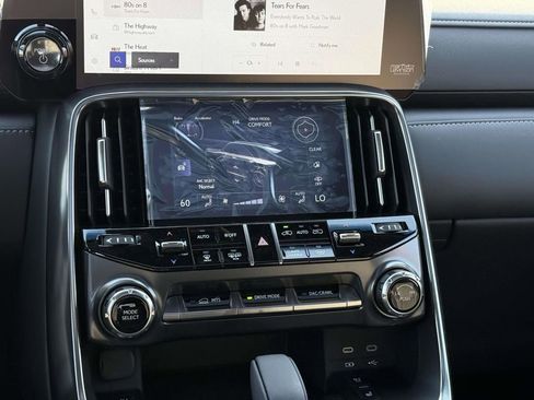 Used 2026 Lexus LX 700h Luxury w/ Accessory Package (Z1) AWD/4WD image 18
