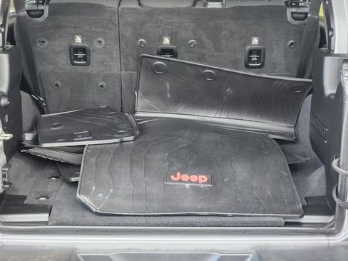 Used 2018 Jeep Wrangler Unlimited Sahara w/ Safety Group AWD/4WD image 28