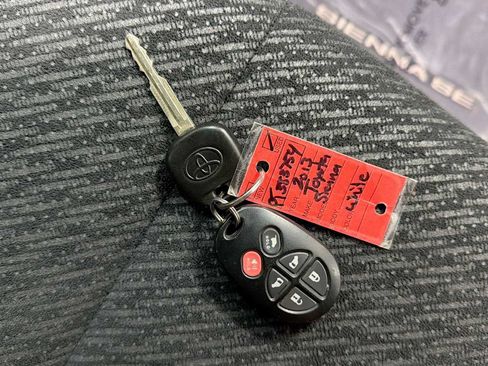 Used 2013 Toyota Sienna SE FWD image 31