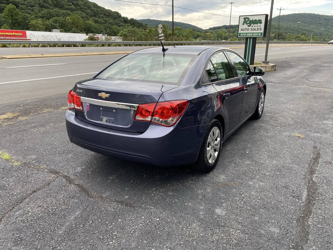 Used 2013 Chevrolet Cruze LS FWD image 6