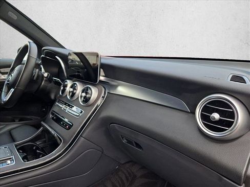 Used 2022 Mercedes-Benz GLC 300 4MATIC image 21